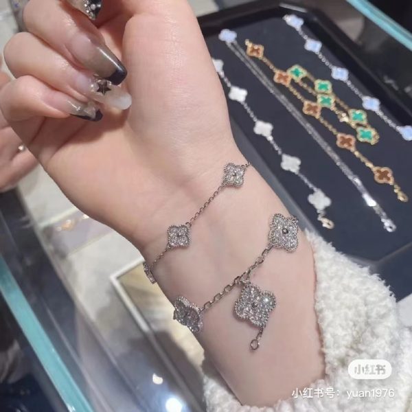 High Quality Van Cleef & Arpels Bracelet Gold Collection