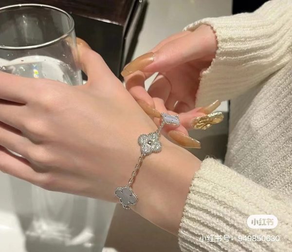 Premium Van Cleef & Arpels Bracelet Purple Print Style