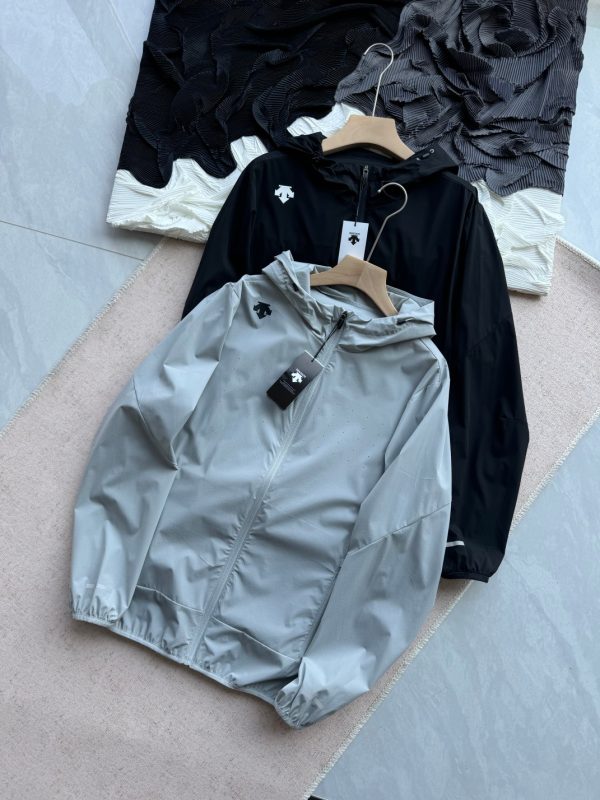 Best Selling Descente Coats Black Breathable Collection