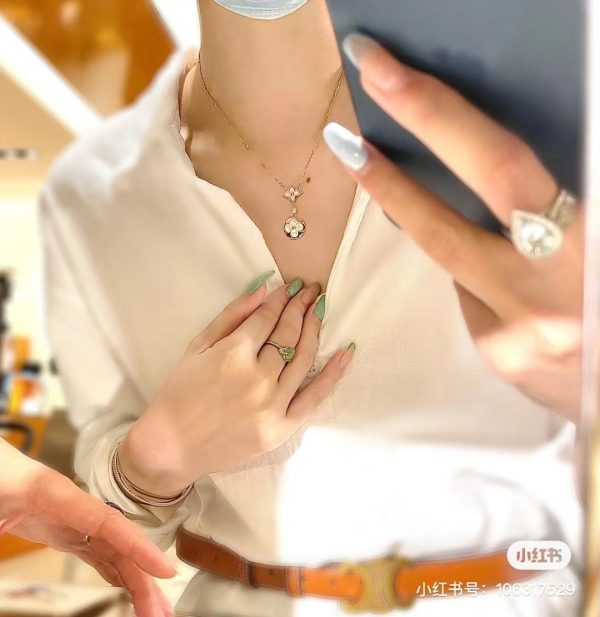 Luxury Louis Vuitton Necklace Silver Collection