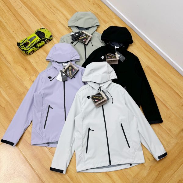 High Quality Descente Jackets White Polyester Casual Style