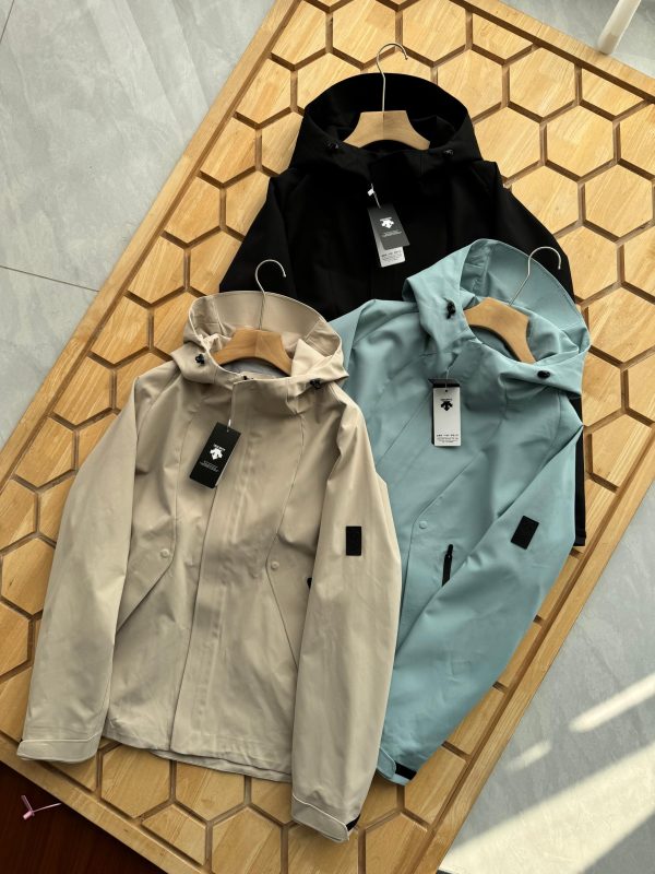Luxury Descente Coats Black Breathable Collection