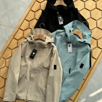 Luxury Descente Coats Black Breathable Collection