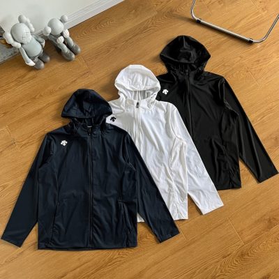 High Quality The North Face Short-Sleeved White Sporty Collection