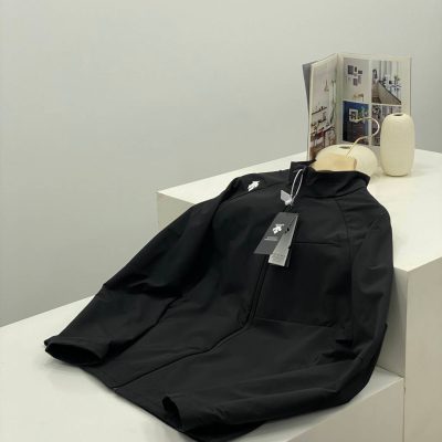 High Quality Descente Coats Black Breathable Luxury