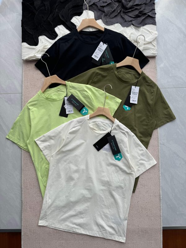 High Quality Descente Short Sleeves Urban Luxury