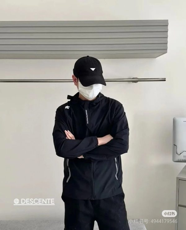 Luxury Descente Jackets Black Nylon Breathable Luxury