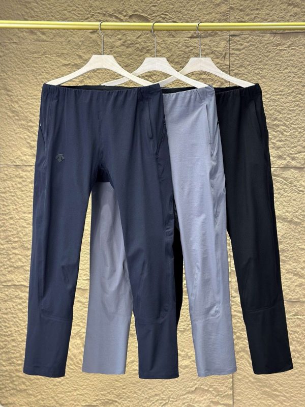 High Quality Descente Trousers Black Minimalist Collection