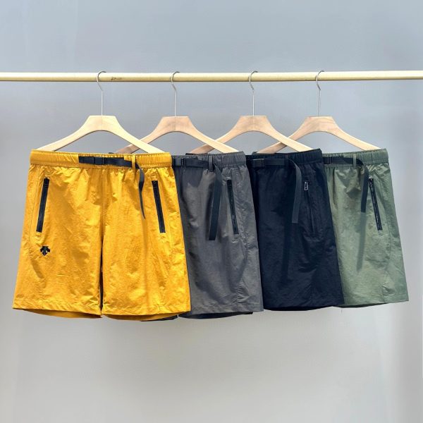 High Quality Descente Shorts Black Solid Style
