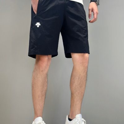 High Quality Descente Shorts Black Solid Style