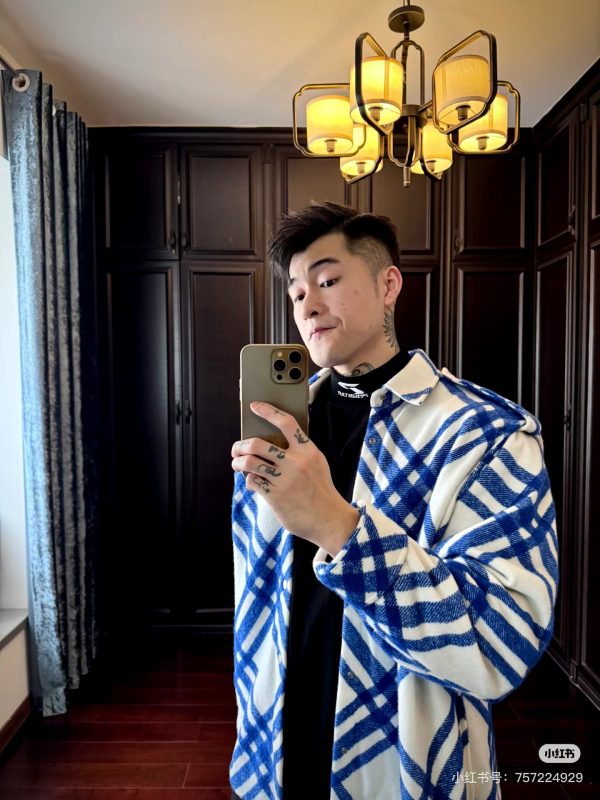 Luxury Burberry Coat Blue Wool Plaid Style