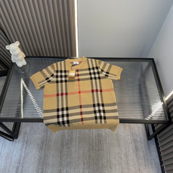 Luxury Burberry Short Sleeves Knit Striped Collection