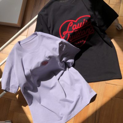 Luxury Louis Vuitton Short Sleeves Black Logo Style