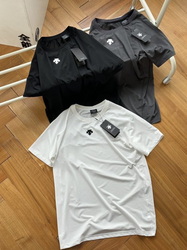 High Quality Descente Short Sleeves Gray Silk Logo Luxury