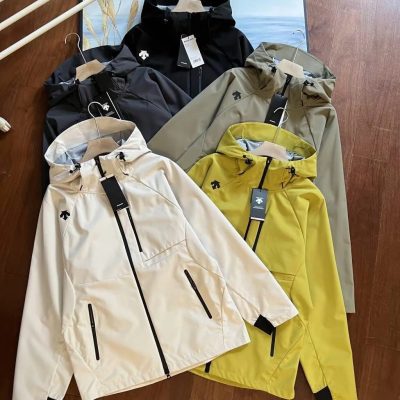 Luxury Descente Coats Black Breathable Collection
