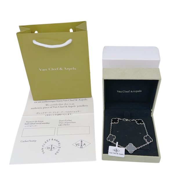 Luxury Van Cleef & Arpels Bracelet Black Style