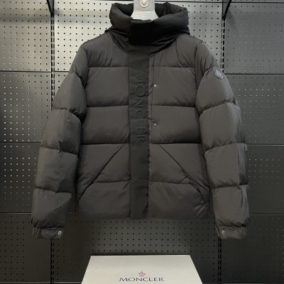 Premium Moncler Down Jackets Black Classic Style