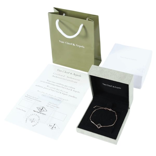 Luxury Van Cleef & Arpels Bracelet Classic Style