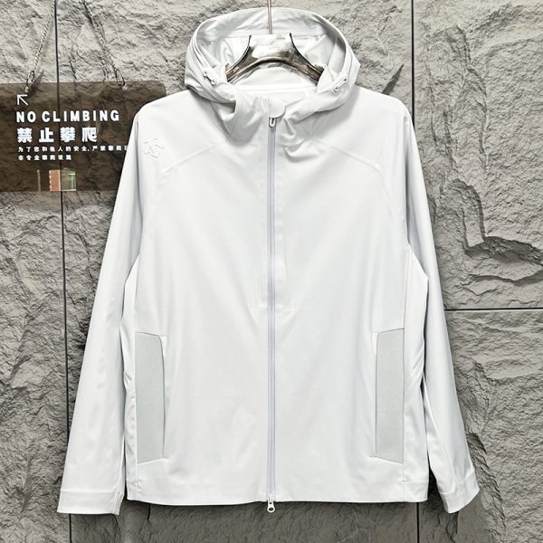 Best Selling Descente Coat Grey Breathable Style