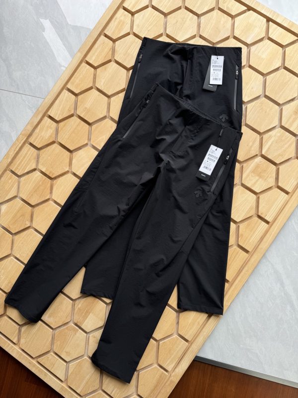 Luxury Descente Pants Black Logo Collection