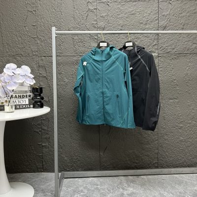 High Quality Descente Long Sleeves Black Solid Collection
