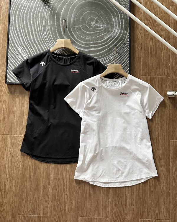 Premium Descente Short Sleeves Black Logo Style