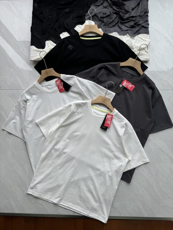 Best Selling Descente Short-Sleeved Shirt Black Cotton Minimalist Style
