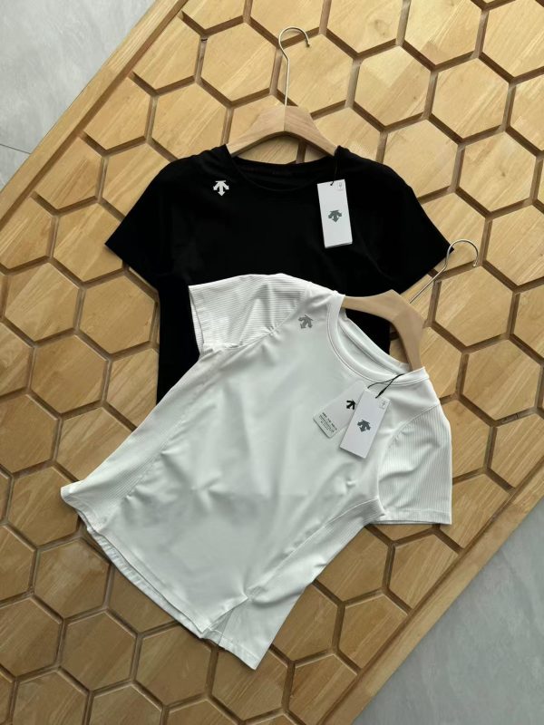 Luxury Descente Short-Sleeved Shirts Black Knit Classic Style