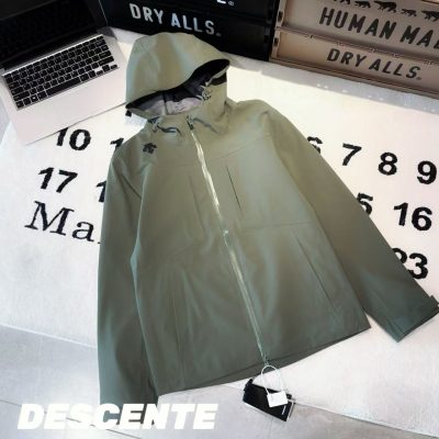 High Quality Descente Jackets Black Style