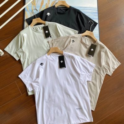 High Quality Descente Short-Sleeved Shirts Black Collection