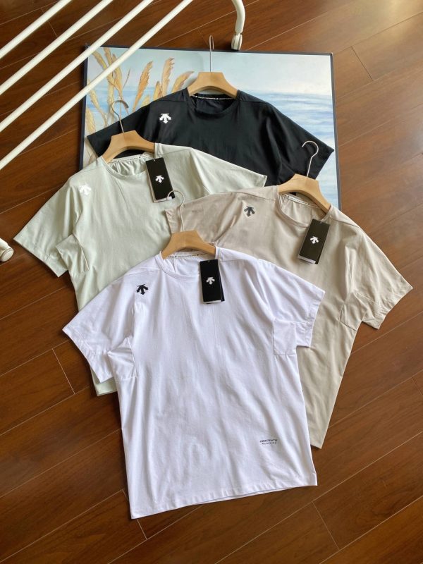 High Quality Descente Short-Sleeved Shirts Black Collection