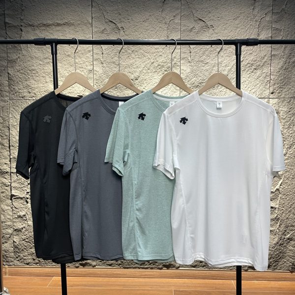 High Quality Descente Short Sleeves Gray Polyester Urban Style