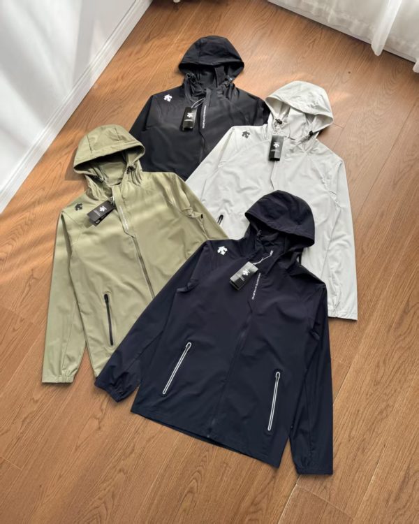 High Quality Descente Jackets Black Nylon Breathable Collection