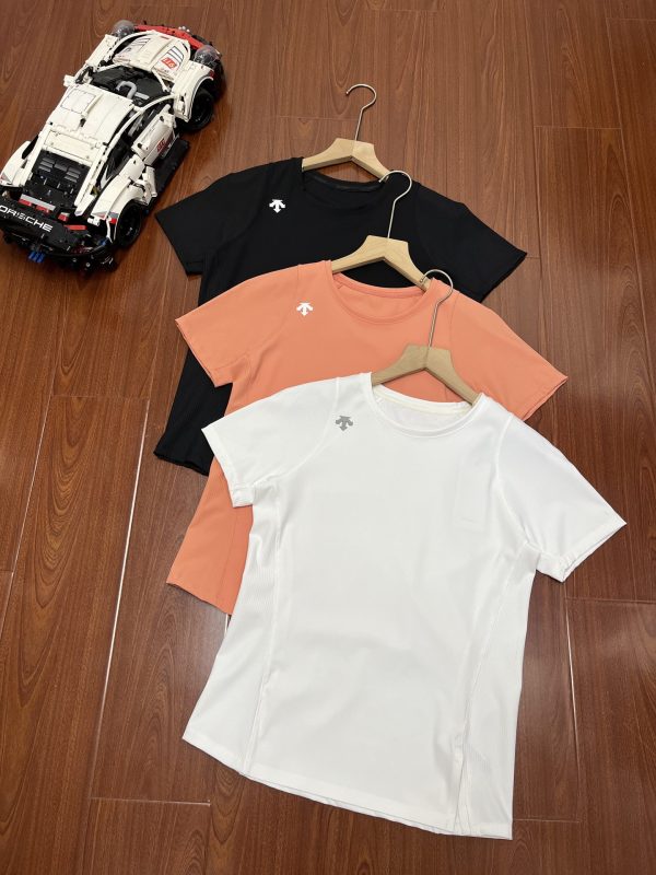 High Quality Descente Short Sleeves Black Classic Style