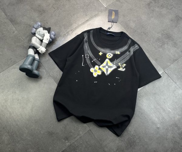 Luxury Louis Vuitton Short-Sleeved T-Shirt With Pendant Black Cotton Print Style