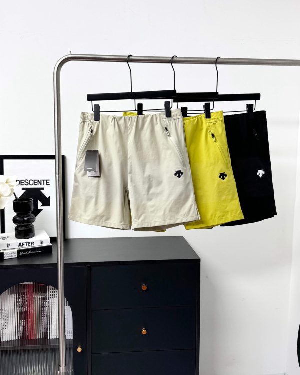 High Quality Descente Shorts Black Knit Breathable Collection
