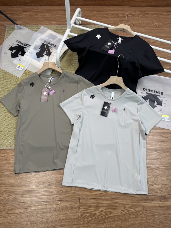 Luxury Descente Short Sleeves Black Logo Style