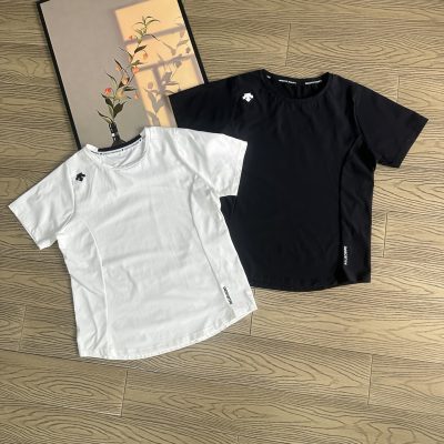 Luxury Descente Short-Sleeved Shirt Black Knit Breathable Collection