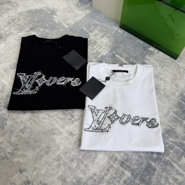 High Quality Louis Vuitton Short Sleeves Black Fleece Print Luxury