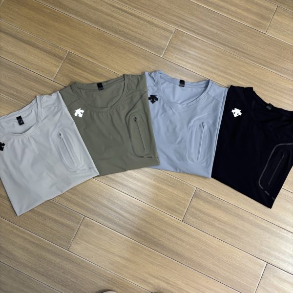 Premium Descente Short-Sleeved Black Solid Collection