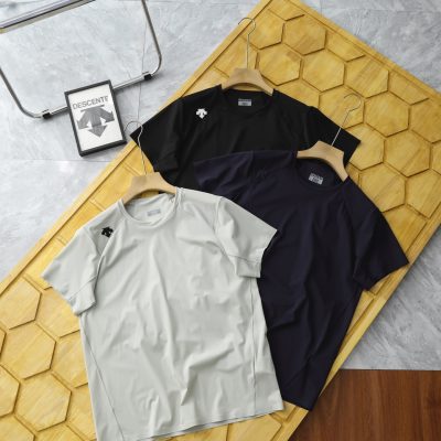 High Quality Descente Short Sleeves Black Knit Casual Collection