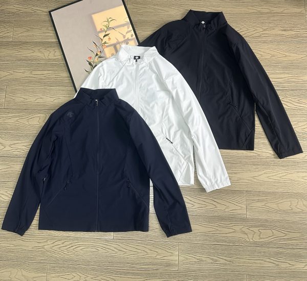 High Quality Descente Coats Black Knit Classic Collection