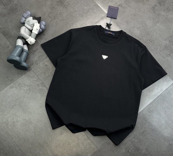 High Quality Louis Vuitton Short Sleeves Black Logo Luxury
