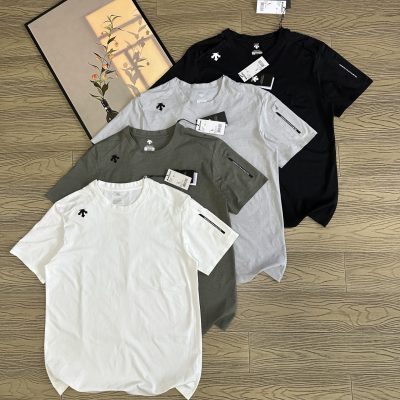 Luxury Descente Short-Sleeved Shirts Sporty Style