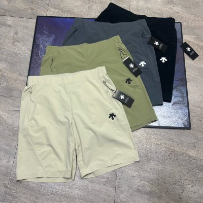 High Quality Descente Shorts Black Casual Style