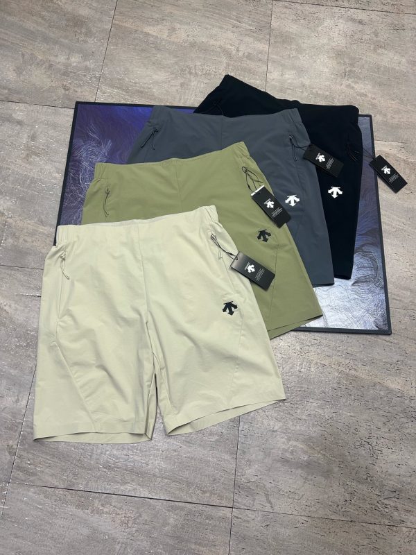 High Quality Descente Shorts Black Casual Style