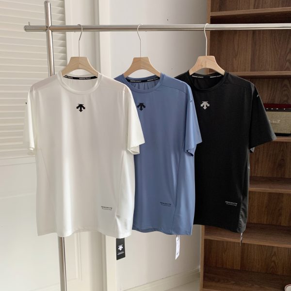 Best Selling Descente Short-Sleeved Shirts Black Logo Style