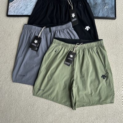 High Quality Descente Shorts Black Minimalist Style