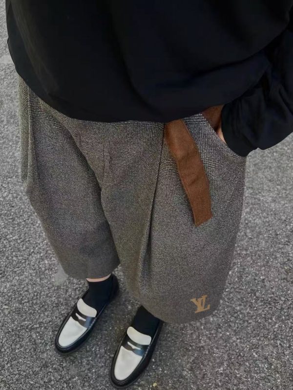 Luxury Louis Vuitton Shorts Suede Classic Style