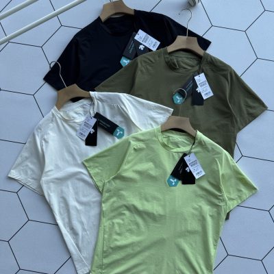 High Quality Descente Short Sleeves Black Urban Luxury